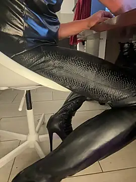Snapshot of knight-mark chatting on 31, 7, 2026 knight-mark online show from 31, 7, 2026