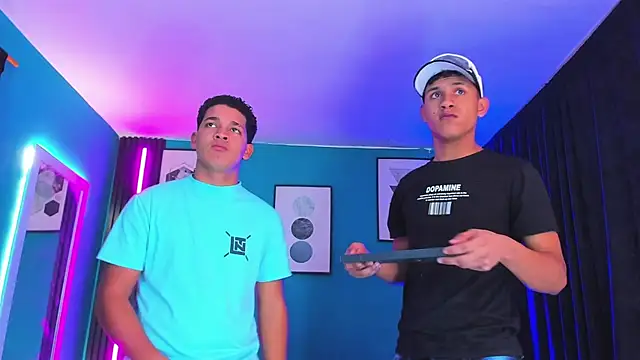  HotWildwolves online show from 10, 4, 2026