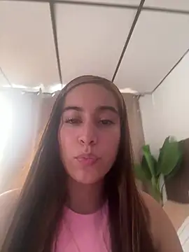 Snapshot of Aitana_Lux chatting on 13, 4, 2026 Aitana Lux online show from 13, 4, 2026