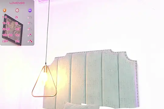 Snapshot of MoonBlue95 chatting on 30, 4, 2026 MoonBlue95 online show from 30, 4, 2026