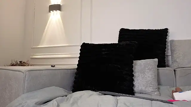 giigii hadidd online show from 5, 6, 2026