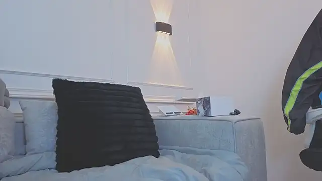 giigii hadidd online show from 24, 6, 2026