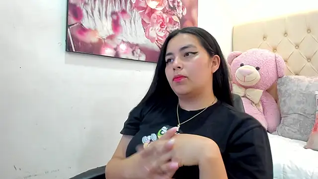 luna bloomm  online show from 14, 4, 2026