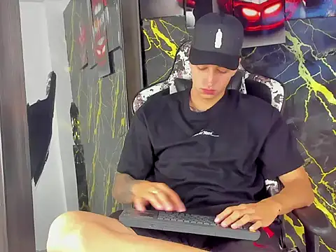 eithan boy  online show from 19, 4, 2026