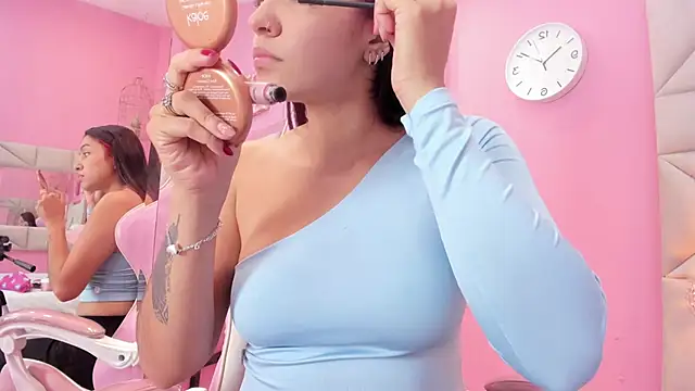 Snapshot of luna_hix chatting on 19, 6, 2026 luna hix online show from 19, 6, 2026