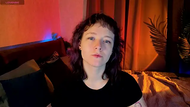 Snapshot of Ricki_Bloom chatting on 2, 7, 2026 Ricki Bloom online show from 2, 7, 2026