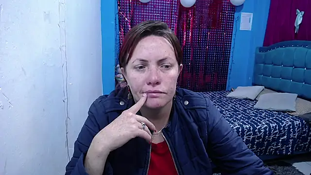 carolinhe26 online show from 18, 4, 2026