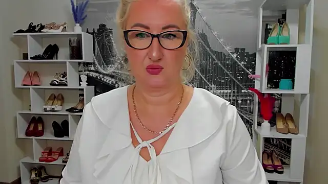 DianaFrances online show from 4, 5, 2026
