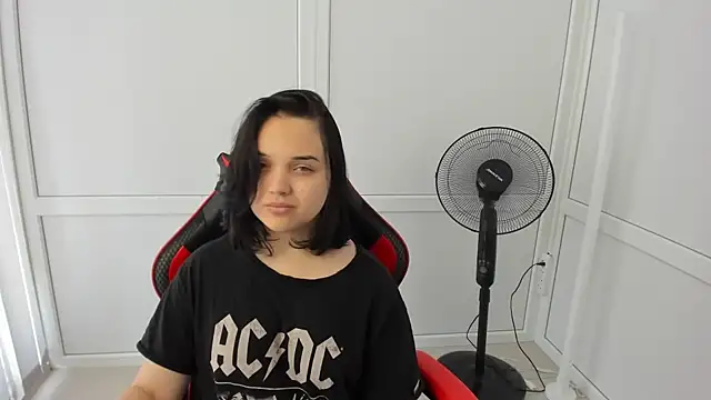 Snapshot of Caroline_cutte chatting on 18, 6, 2026 Caroline cutte online show from 18, 6, 2026