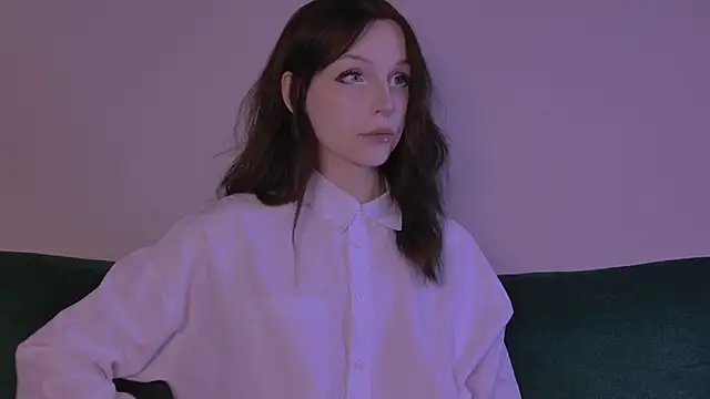 claire bennett  online show from 15, 4, 2026