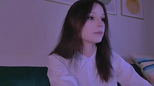 claire bennett  online show from 13, 4, 2026