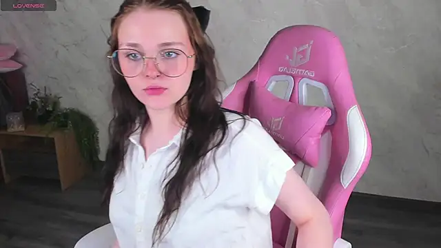 Emilly Hiil online show from 22, 4, 2026