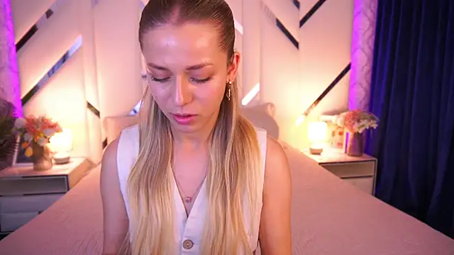 Snapshot of DoveLovee chatting on 25, 5, 2026 DoveLovee online show from 25, 5, 2026