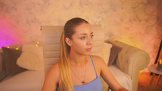 Snapshot of DoveLovee chatting on 15, 6, 2026 DoveLovee online show from 15, 6, 2026