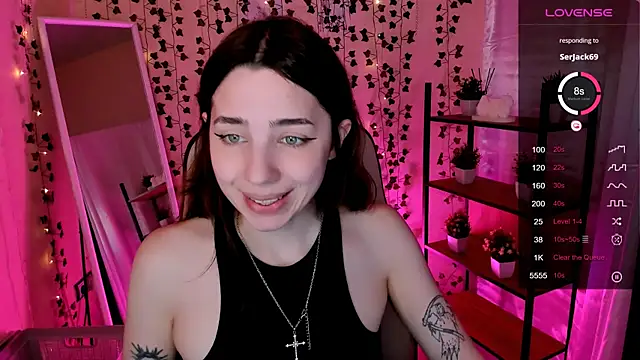Snapshot of CharliGrace_ chatting on 17, 5, 2026 CharliGrace online show from 17, 5, 2026