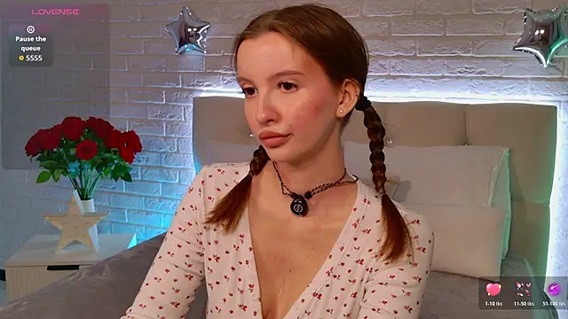 Snapshot of Molly__Quinn chatting on 7, 6, 2026 Molly Quinn online show from 7, 6, 2026