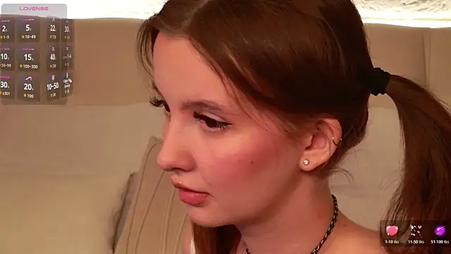 Snapshot of Molly__Quinn chatting on 14, 4, 2026 Molly Quinn online show from 14, 4, 2026