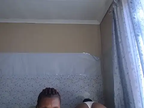 TyraTrixie online show from 26, 5, 2026