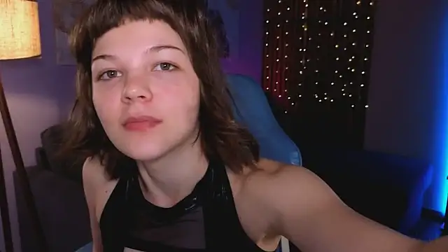 Snapshot of kira_naughtly chatting on 28, 4, 2026 kira naughtly online show from 28, 4, 2026