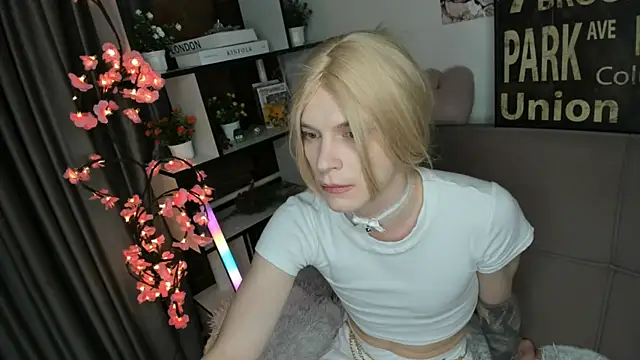 TwinkWhite online show from 30, 5, 2026