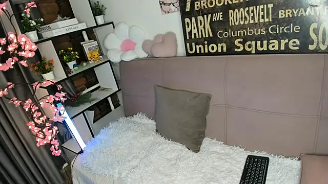 TwinkWhite online show from 31, 5, 2026