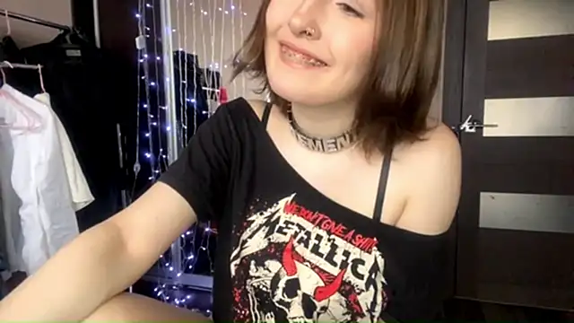 virusDoll online show from 28, 4, 2026