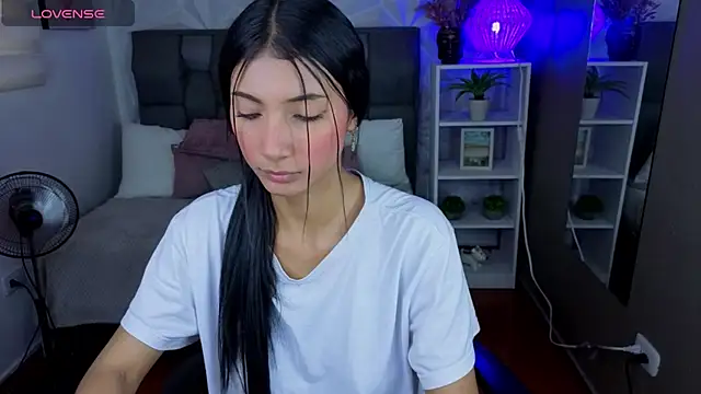 Perlaa moon  online show from 7, 7, 2026