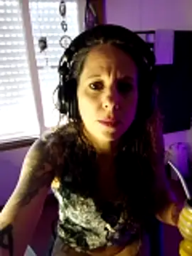 LauKiss online show from 11, 4, 2026