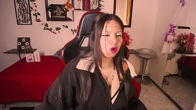 Snapshot of milu1220_ chatting on 15, 4, 2026 milu1220 online show from 15, 4, 2026