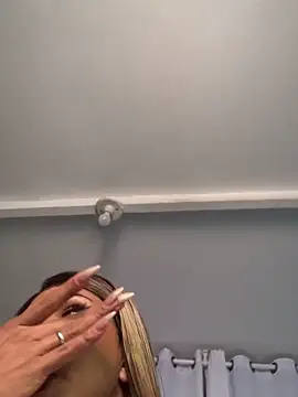 LolaColucci online show from 22, 4, 2026