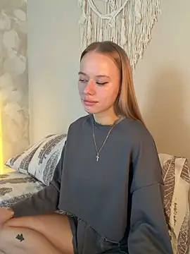 leyaaftermidnight online show from 18, 4, 2026