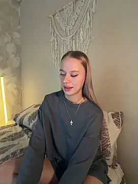 leyaaftermidnight online show from 14, 4, 2026