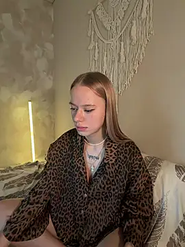 leyaaftermidnight online show from 15, 4, 2026