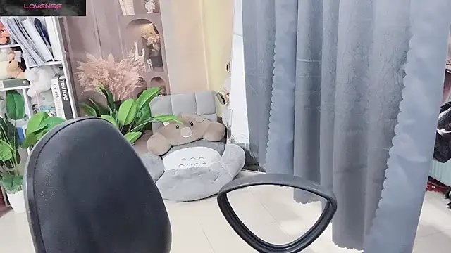    Olivia    online show from 15, 4, 2026