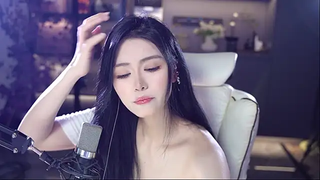 Snapshot of Seraphinei chatting on 18, 5, 2026 Seraphinei online show from 18, 5, 2026