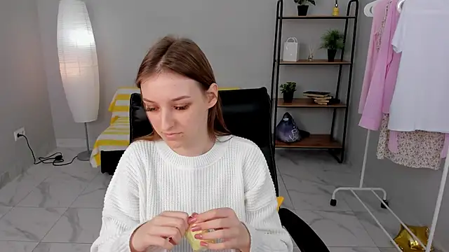 Lilia Redy online show from 12, 4, 2026