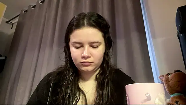 Snapshot of LonnaVandal chatting on 6, 5, 2026 LonnaVandal online show from 6, 5, 2026