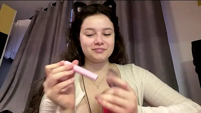 Snapshot of LonnaVandal chatting on 21, 4, 2026 LonnaVandal online show from 21, 4, 2026