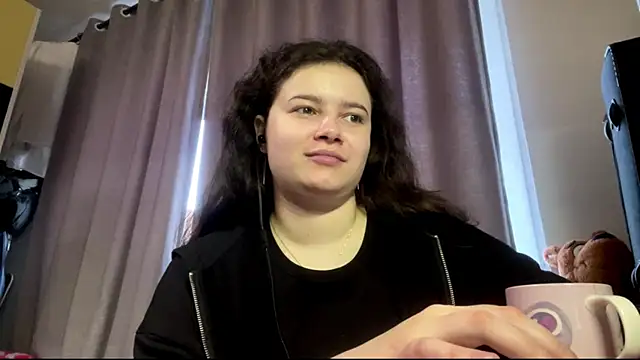 Snapshot of LonnaVandal chatting on 5, 5, 2026 LonnaVandal online show from 5, 5, 2026