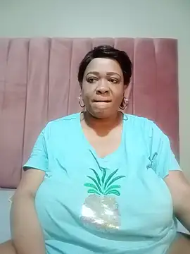 Snapshot of BUSTYQUEEN56_ chatting on 7, 6, 2026 BUSTYQUEEN56 online show from 7, 6, 2026