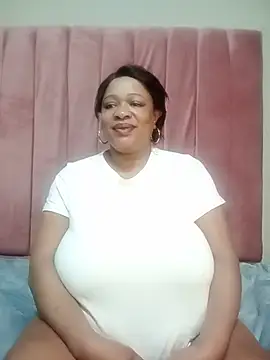 Snapshot of BUSTYQUEEN56_ chatting on 6, 6, 2026 BUSTYQUEEN56 online show from 6, 6, 2026