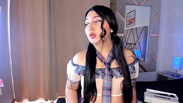 Nicolle 77 online show from 15, 4, 2026