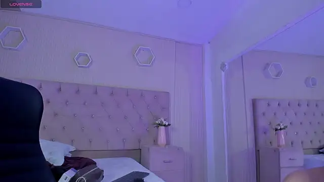 Snapshot of DeboraCopper_ chatting on 16, 4, 2026 DeboraCopper online show from 16, 4, 2026