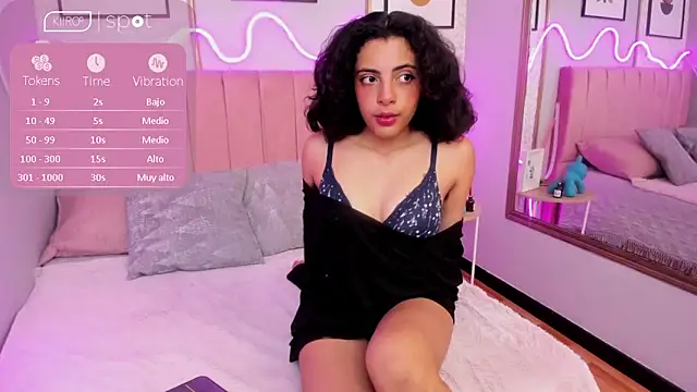 AURORAMILLSS online show from 18, 4, 2026