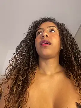 NohaBeyloun  online show from 13, 4, 2026