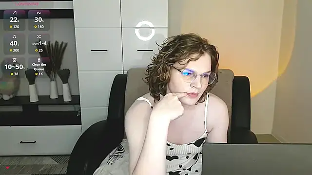 Snapshot of SallySweet_ chatting on 8, 7, 2026 SallySweet online show from 8, 7, 2026