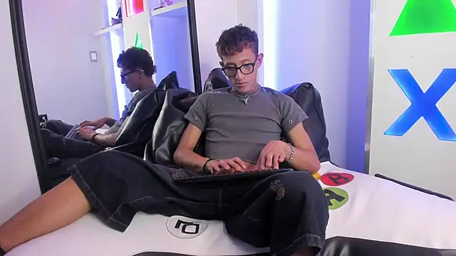Snapshot of Damian_nix chatting on 28, 4, 2026 Damian nix online show from 28, 4, 2026