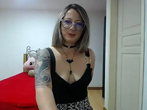 Snapshot of VALELUXX chatting on 26, 4, 2026 VALELUXX online show from 26, 4, 2026