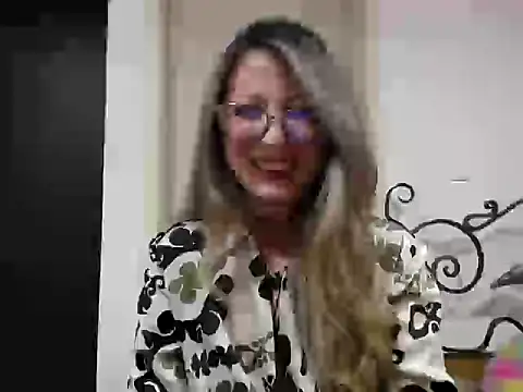 Snapshot of VALELUXX chatting on 15, 5, 2026 VALELUXX online show from 15, 5, 2026