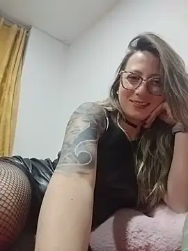 Snapshot of VALELUXX chatting on 10, 5, 2026 VALELUXX online show from 10, 5, 2026